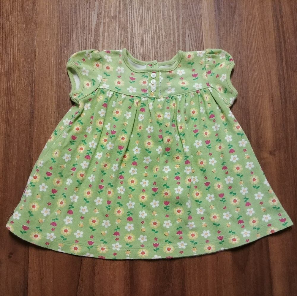Green floral bumble bee print top green ruffle